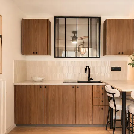 Ideal Parisian Close To Montparnasse *